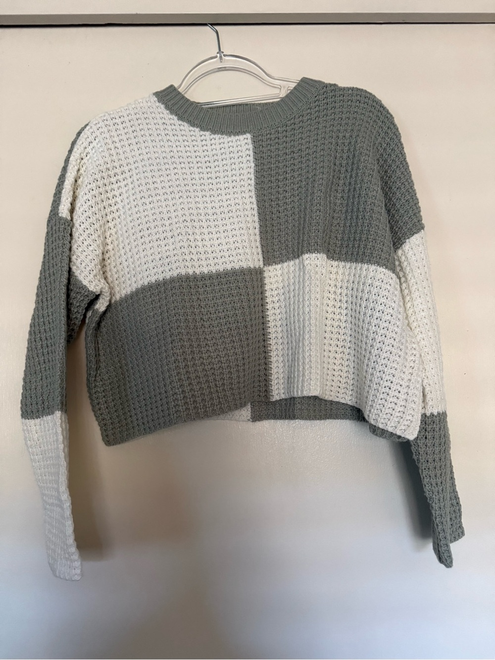 Jessica Simpson Gray & White Block Knit Crew Sweater